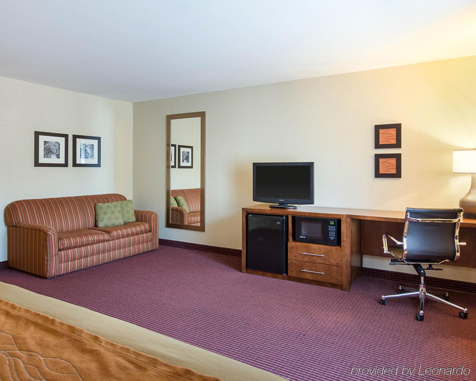 Red Roof Inn Newport News - Йорктаун Экстерьер фото