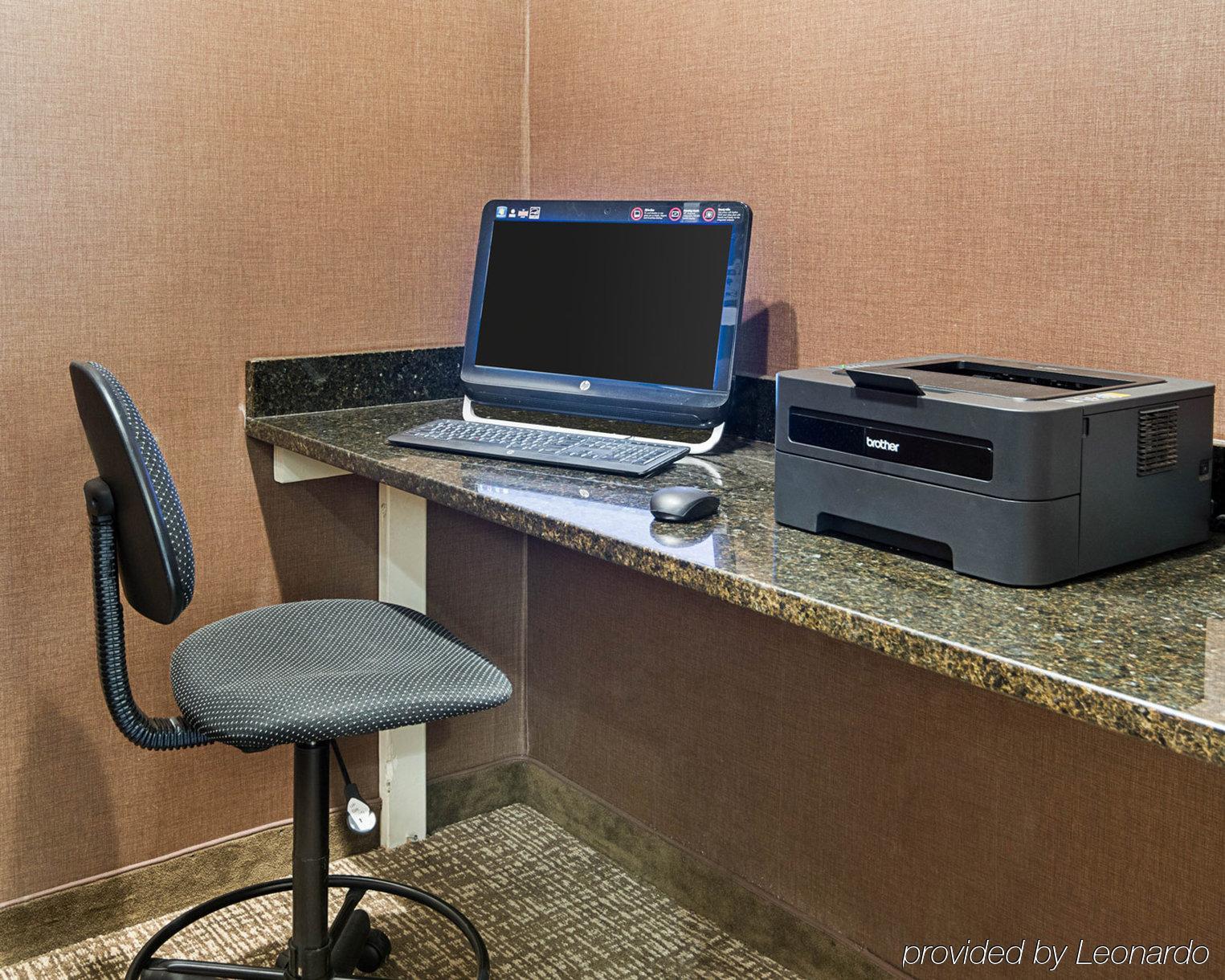 Red Roof Inn Newport News - Йорктаун Экстерьер фото